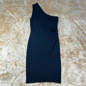 Banana Republic navy one-shoulder dress 💃
